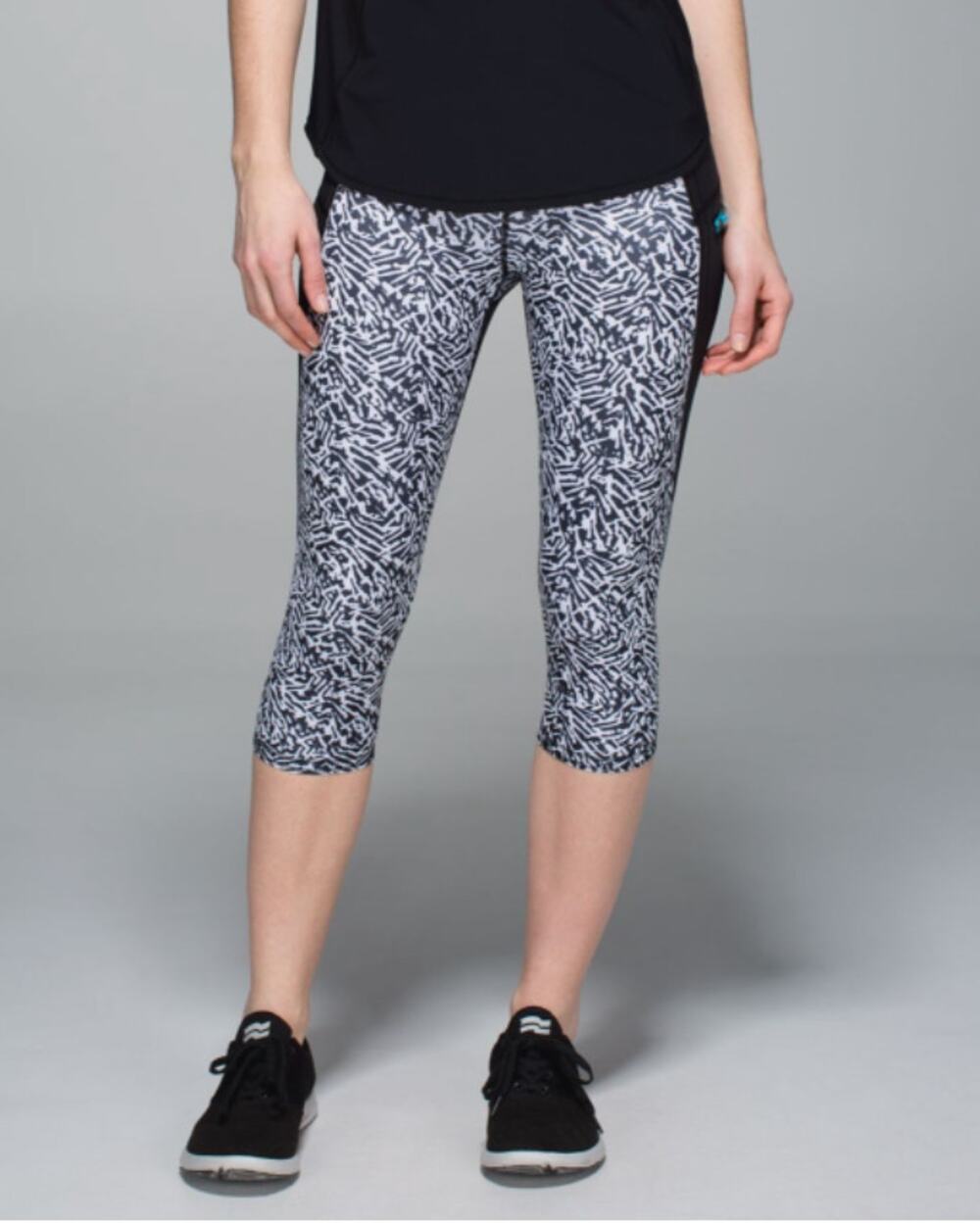 LULULEMON Run Top Speed Crop with Drawcord in Black and White // 4